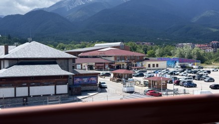 Просторен апартамент с една спалня и директна гледка към кабинковия лифт в Банско